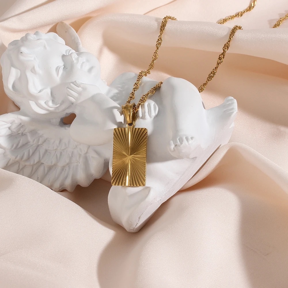 “Ellipse” vacuum plated 18k gold necklace